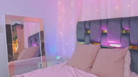 Snapshot of anitaglow chatting on 11, 11, 2025 anitaglow online show from 11, 11, 2025