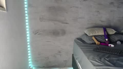 Hello My name is NaiaraPv is OPEN online show from 12, 2, 2025