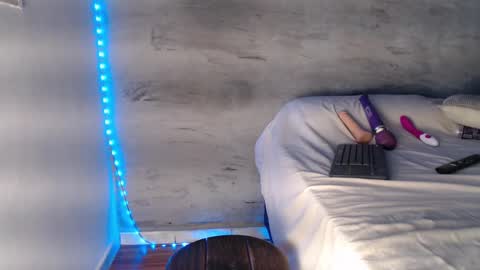 Hello My name is NaiaraPv is OPEN online show from 14, 2, 2025