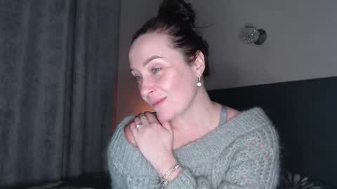 Snapshot of anjutka08 chatting on 19, 12, 2025 anjutka08 online show from 19, 12, 2025