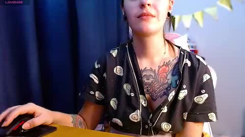 Snapshot of ann_mikele chatting on 1, 3, 2025 Ann online show from 1, 3, 2025