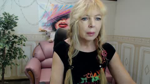 Anna Ditrih online show from 5, 2, 2025