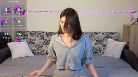 Snapshot of anna_leexh chatting on 7, 10, 2025 Emma online show from 7, 10, 2025