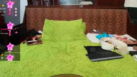 Snapshot of anna_lwice chatting on 24, 10, 2025 Ana   online show from 24, 10, 2025