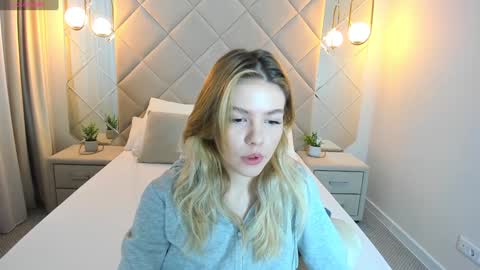 Snapshot of anna_robinson chatting on 8, 12, 2024 Anna online show from 8, 12, 2024