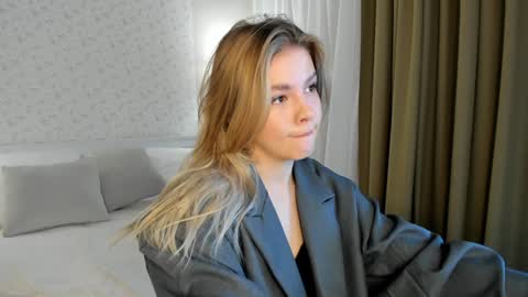Snapshot of anna_robinson chatting on 10, 12, 2024 Anna online show from 10, 12, 2024