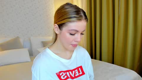 Snapshot of anna_robinson chatting on 18, 12, 2024 Anna online show from 18, 12, 2024