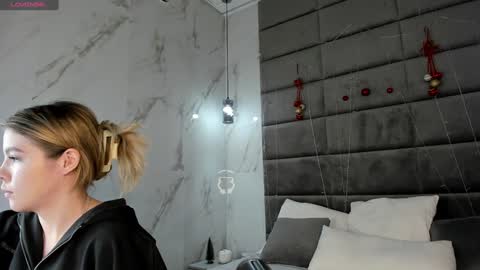 Snapshot of anna_robinson chatting on 7, 1, 2025 Anna online show from 7, 1, 2025