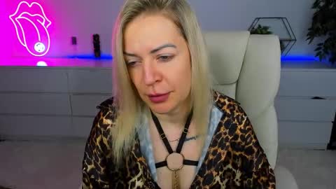 anna_snow9 online show from 3, 10, 2025