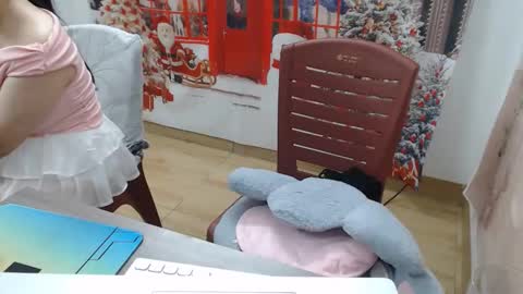 Snapshot of anna_xyz chatting on 4, 12, 2025 anna_xyz online show from 4, 12, 2025