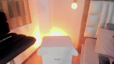 AnnaBrooks online show from 21, 4, 2026