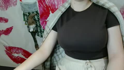 Snapshot of annbelll chatting on 11, 11, 2025 Bella online show from 11, 11, 2025