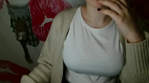 Snapshot of annbelll chatting on 14, 11, 2025 Bella online show from 14, 11, 2025