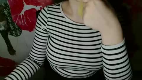 Snapshot of annbelll chatting on 1, 12, 2025 Bella online show from 1, 12, 2025