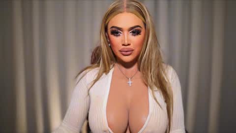 Snapshot of annecalifornia chatting on 1, 12, 2025 Anne Hart online show from 1, 12, 2025