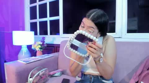 Snapshot of annedixie chatting on 23, 11, 2025 Anne online show from 23, 11, 2025