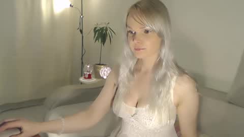 Snapshot of annett chatting on 7, 12, 2024 Annett online show from 7, 12, 2024