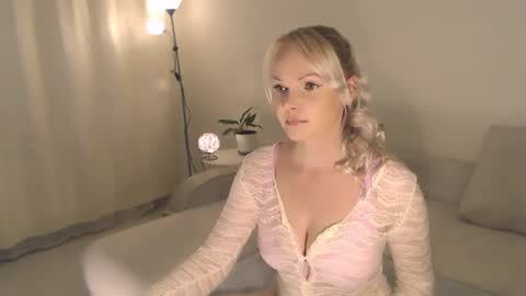 Snapshot of annett chatting on 17, 9, 2025 Annett online show from 17, 9, 2025