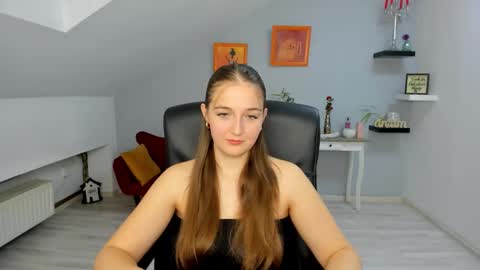 annewilsonn online show from 5, 11, 2025