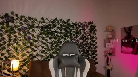 annie_barozzi online show from 1, 2, 2025