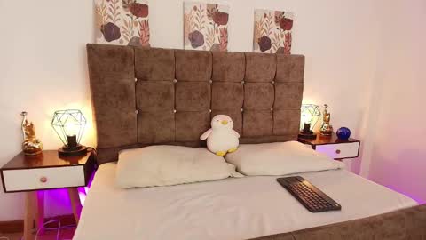 Annie Bonnie   online show from 30, 3, 2026