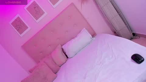 Snapshot of annie_dolce_ chatting on 22, 10, 2025 annie_dolce_ online show from 22, 10, 2025