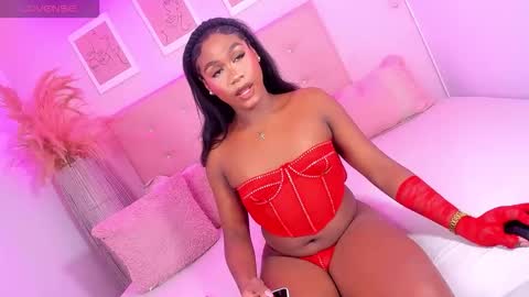 Snapshot of annie_dolce_ chatting on 8, 11, 2025 annie_dolce_ online show from 8, 11, 2025