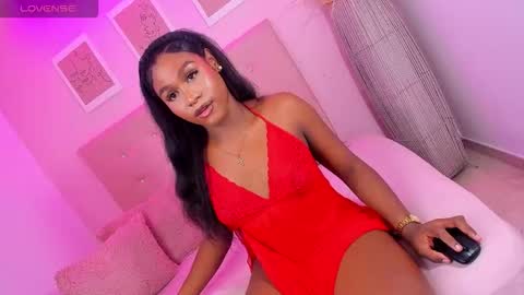 Snapshot of annie_dolce_ chatting on 19, 11, 2025 annie_dolce_ online show from 19, 11, 2025