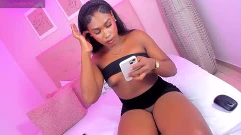 Snapshot of annie_dolce_ chatting on 23, 11, 2025 annie_dolce_ online show from 23, 11, 2025