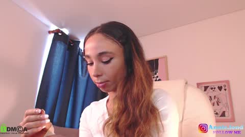 Snapshot of annie_es chatting on 30, 12, 2024 Annie online show from 30, 12, 2024