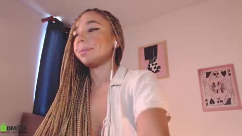 Snapshot of annie_es chatting on 12, 3, 2025 Annie online show from 12, 3, 2025