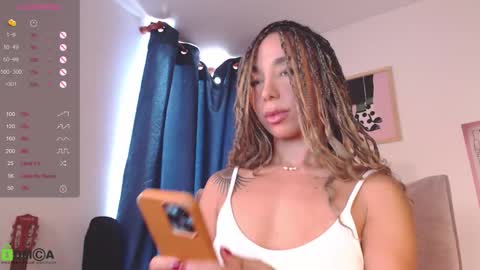 Snapshot of annie_es chatting on 21, 10, 2025 Annie online show from 21, 10, 2025