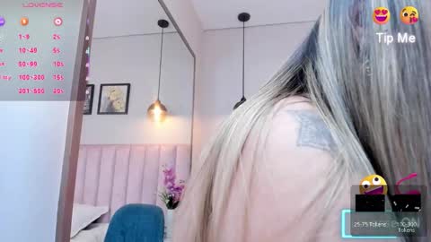 Snapshot of annie_karlsson__ chatting on 2, 10, 2025 online show from 2, 10, 2025