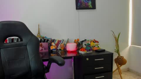 Snapshot of annie_loff chatting on 5, 2, 2025 annie_loff online show from 5, 2, 2025