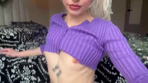 Snapshot of annieangel18 chatting on 17, 12, 2025 ONLY FANS online show from 17, 12, 2025