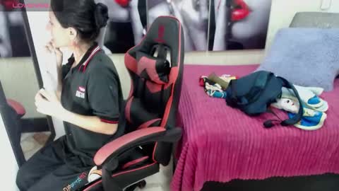 Snapshot of anniee_x chatting on 4, 3, 2025 Anniee online show from 4, 3, 2025