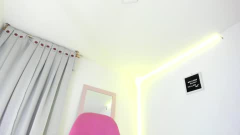 Snapshot of anniegray_12 chatting on 14, 12, 2024 Annie online show from 14, 12, 2024