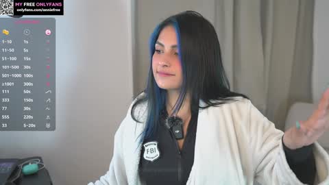 Snapshot of annieguzman_ chatting on 23, 10, 2025 Annie FREE TRIAL IN BIO online show from 23, 10, 2025