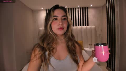 Annie Monroe online show from 30, 10, 2025