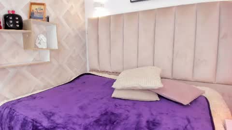 Snapshot of anniie_queen chatting on 12, 6, 2026 Annie Queen online show from 12, 6, 2026