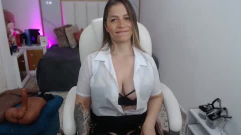 Snapshot of annita_cooper_ chatting on 10, 3, 2025 anna online show from 10, 3, 2025