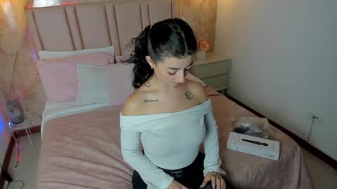 Snapshot of anntonella_watson chatting on 21, 10, 2025 ANTON online show from 21, 10, 2025