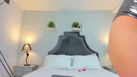 Snapshot of anntoniawood chatting on 23, 12, 2024 Anntonia Woods online show from 23, 12, 2024