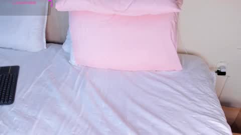 A N N Y E  online show from 31, 10, 2025