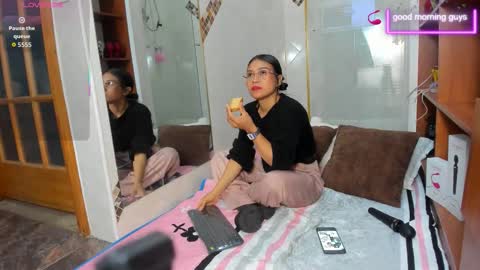 Snapshot of annylittle_ chatting on 8, 1, 2026 LittleSunny My schedule 1400 - 2200 GMT -5 online show from 8, 1, 2026