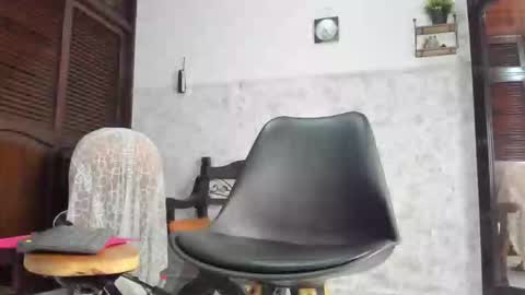 Snapshot of annyrouse222 chatting on 17, 10, 2025 dani online show from 17, 10, 2025