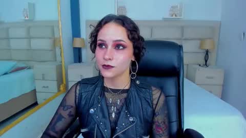 AnnyT online show from 10, 10, 2025