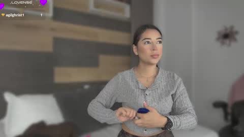 Snapshot of anthonellasweet_ chatting on 14, 11, 2025 Anthonella Sweet online show from 14, 11, 2025