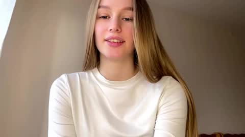 Snapshot of antionettepulgarin chatting on 26, 4, 2026 Viktoria online show from 26, 4, 2026