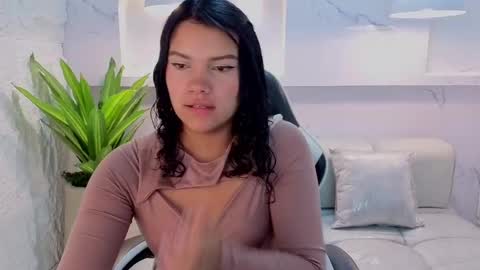 Snapshot of antonela_tp chatting on 2, 10, 2025 Antonela online show from 2, 10, 2025
